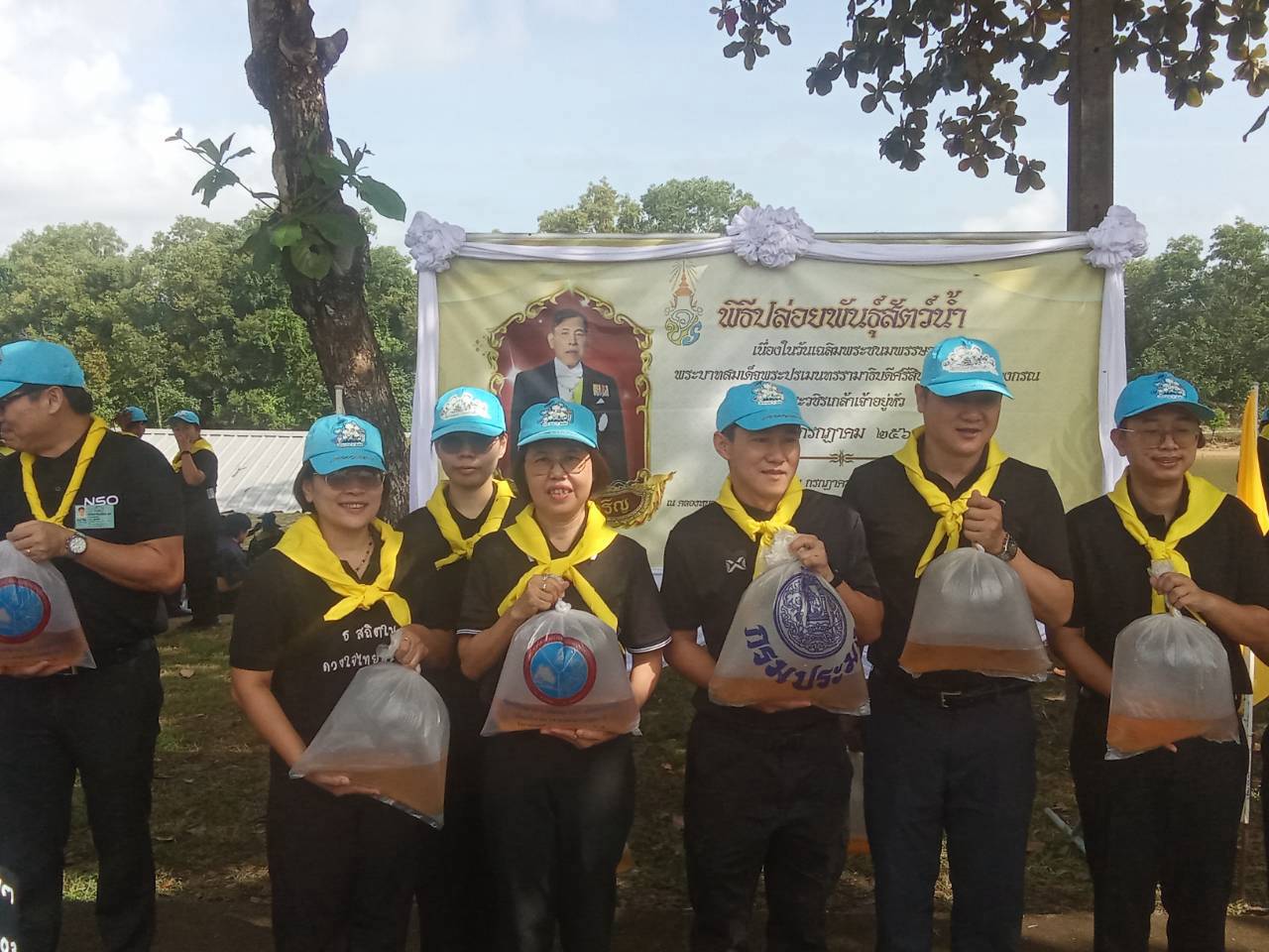 title - ส.ป.ก.จันทบุรี เข้าร่วมกิจกรรมจิตอาสาเนื่องในวันคล้ายวันเฉลิมพระชนมพรรษาพระบาทสมเด็จพระวชิรเกล้าเจ้าอยู่หัว 28 กรกฎาคม 2569 กิจกรรมจิตอาสา ปล่อยพันธุ์กุ้งกุลาดำ จำนวน 1 ล้านตัว และกิจกรรมสภากาแฟสัญจร ครั้งที่ 7/2569